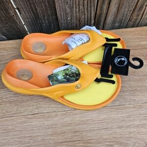 Papaya Sandals Unixes Size 6